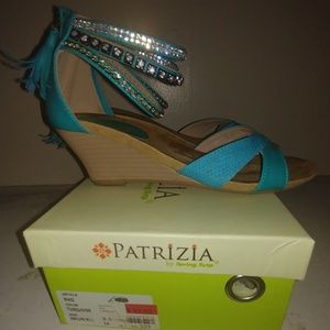 Turquoise low wedge heel open toe sandal Size 8.5
